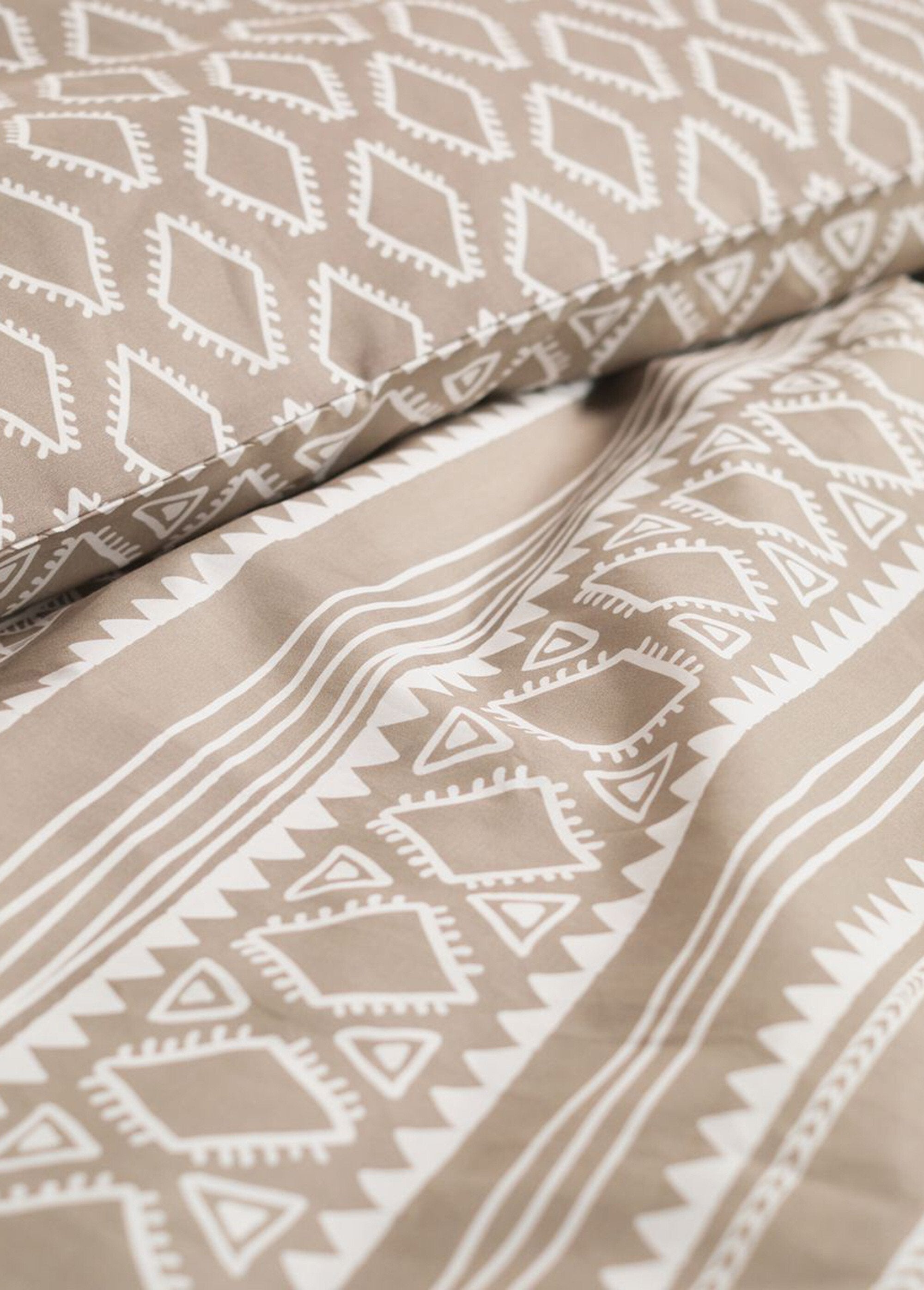Ethnic_flannel_bedding_set,_240_x_220cm_Beige_and_white_DE1_slim
