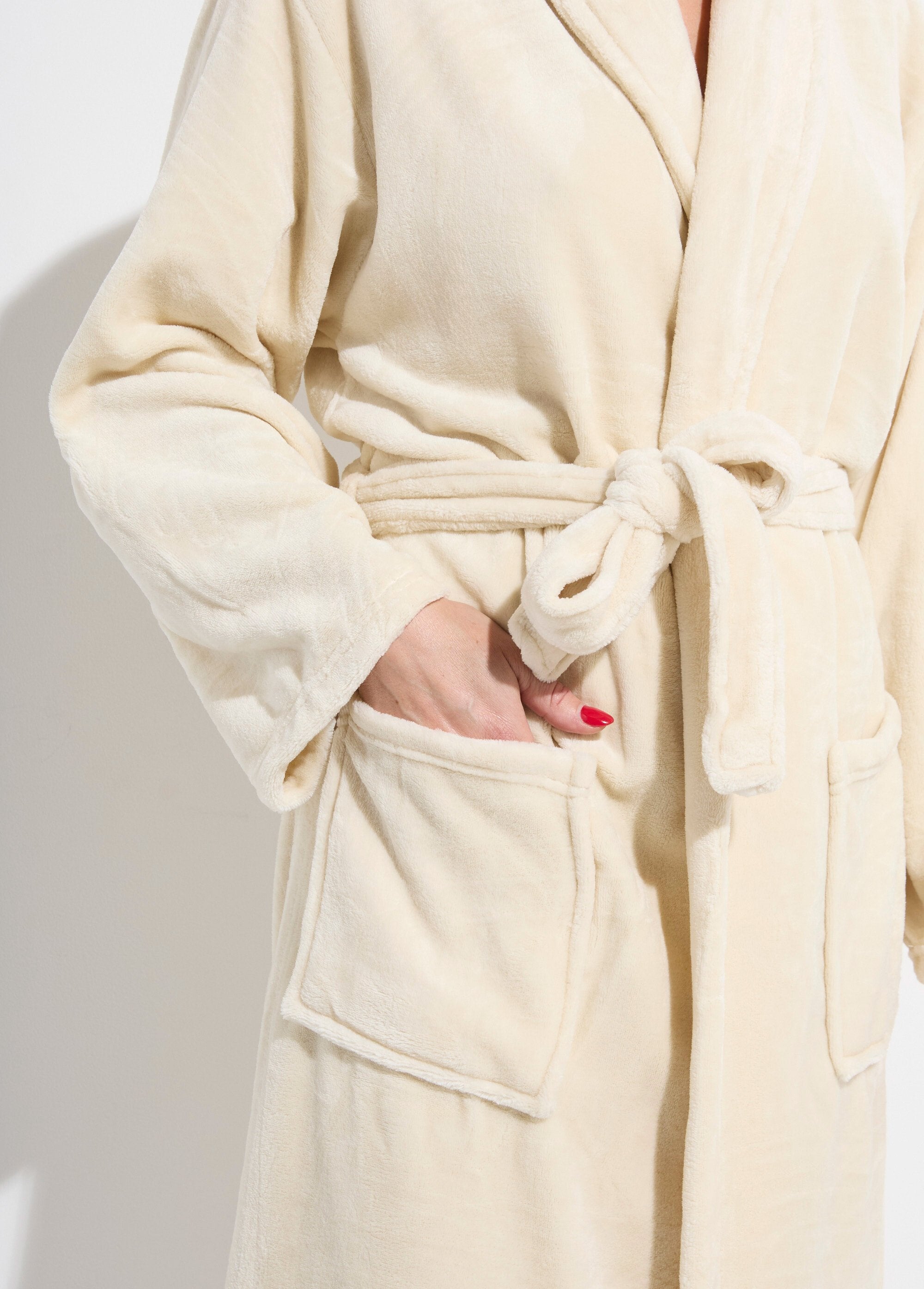 Long_fleece_bathrobe_with_shawl_collar_Ivory_DE2_slim