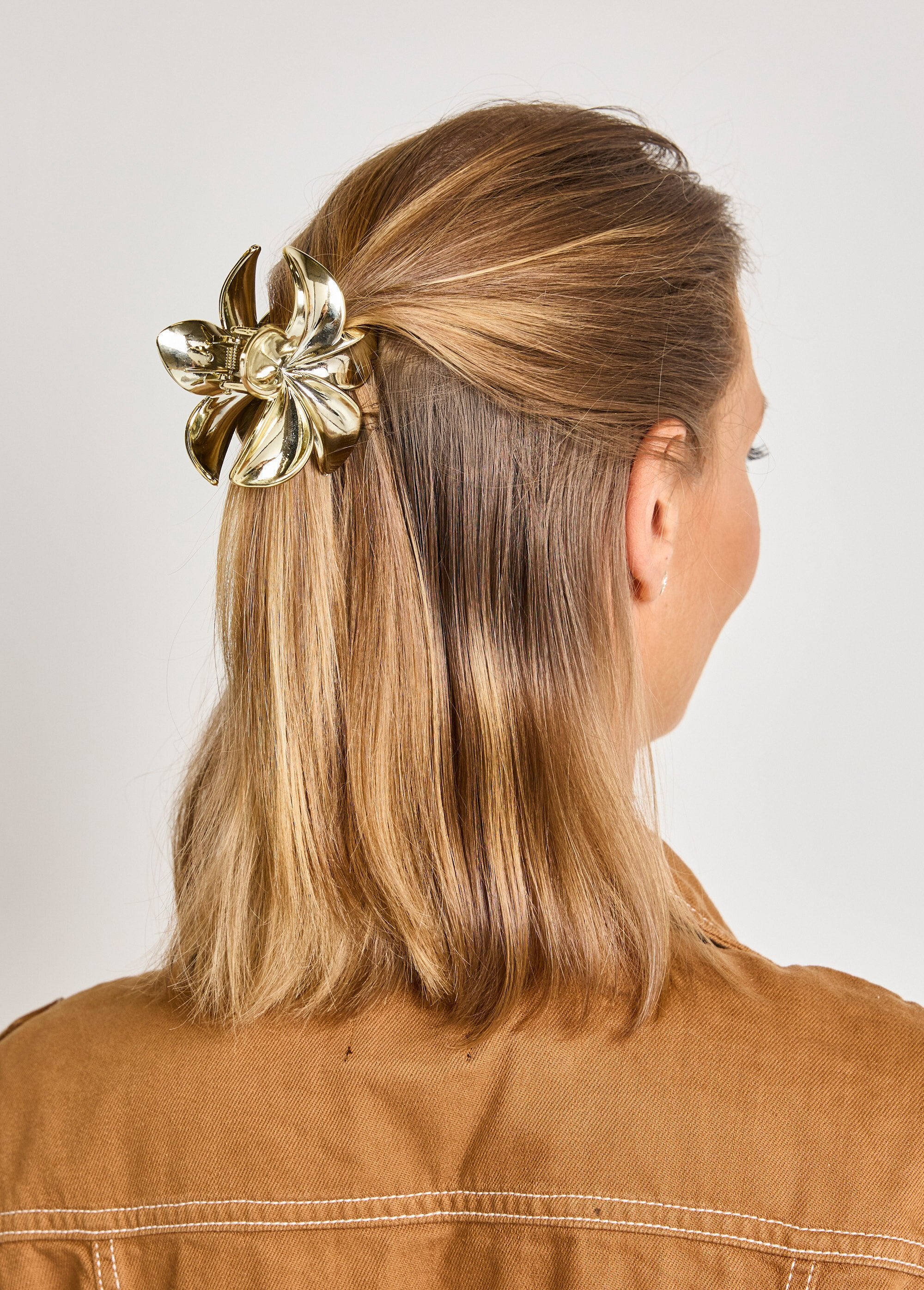 Flower_shaped_hair_clip_Golden_DE2_slim