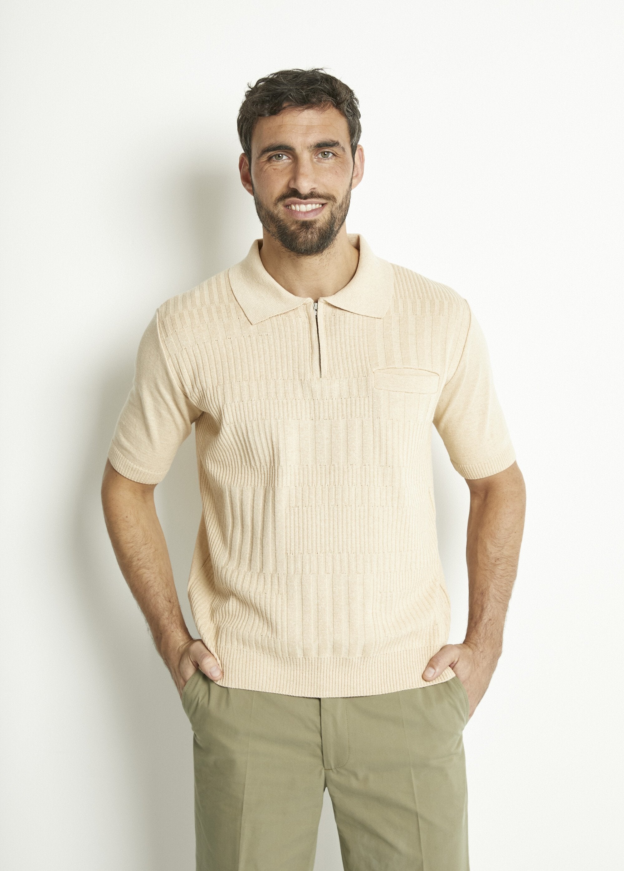 Plain_short-sleeved_zipped_polo_shirt_in_carded_cotton_Beige_FA1_slim