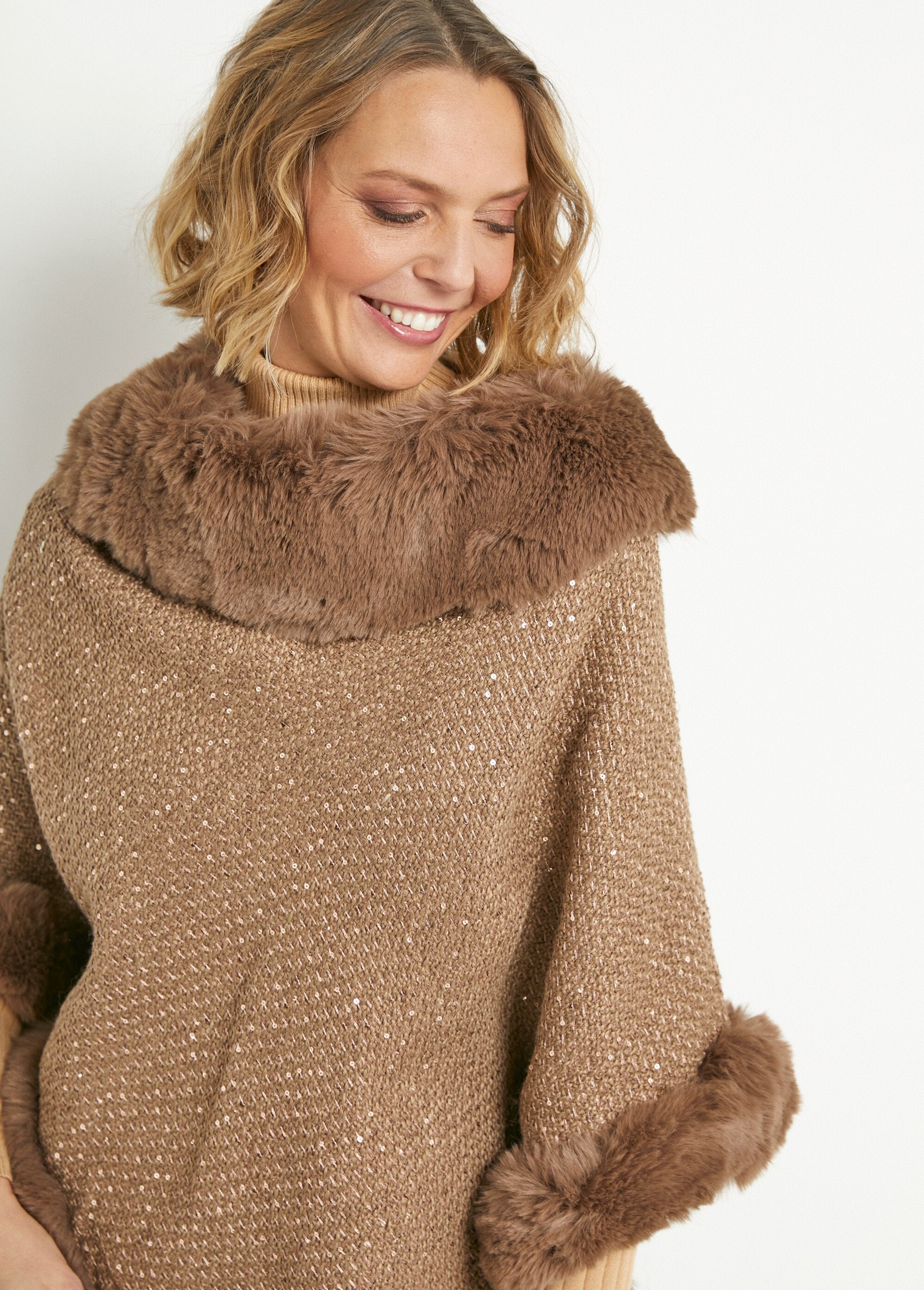 Poncho_with_fur_edge_and_sequined_mesh_camel_DE1_slim