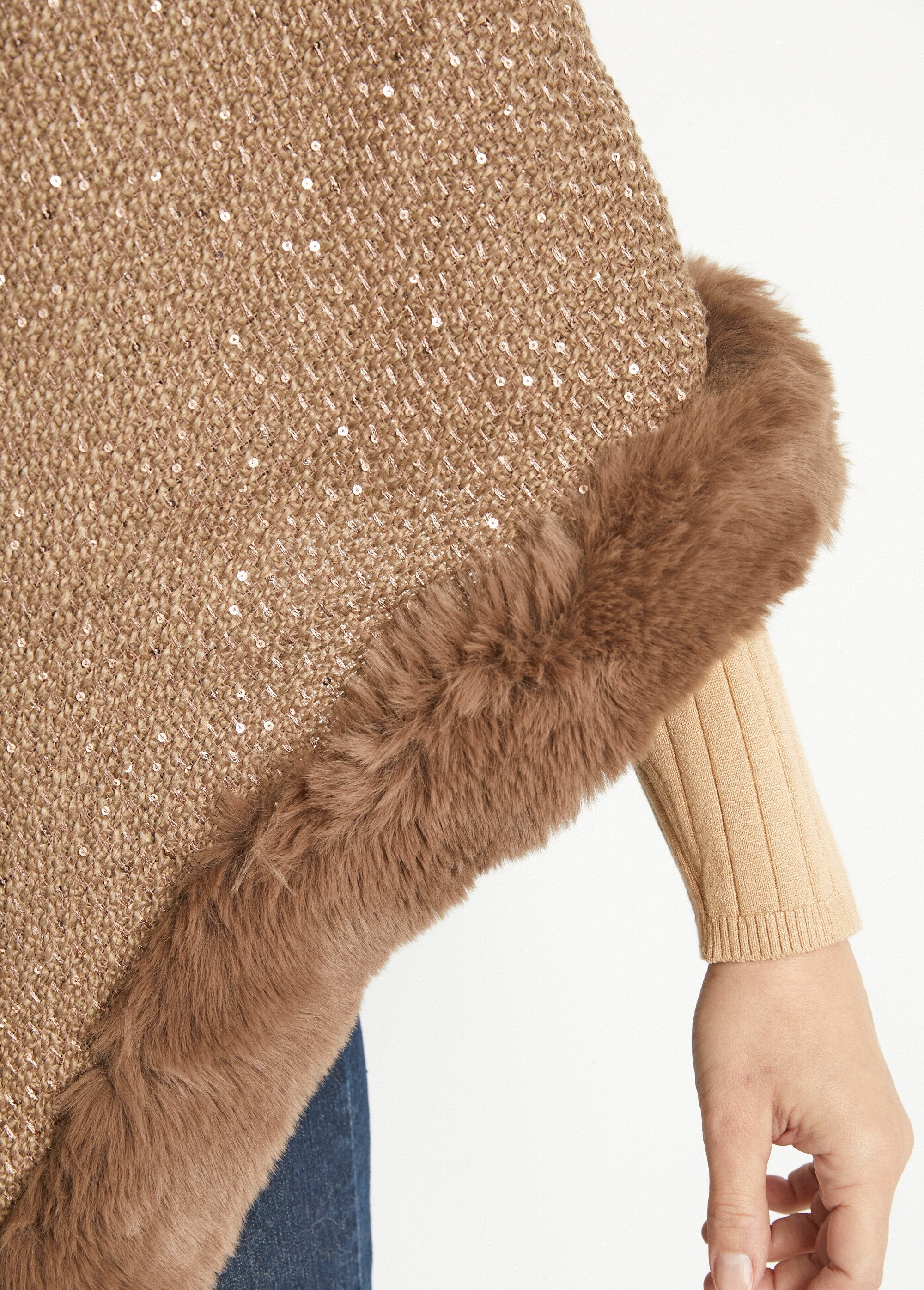 Poncho_with_fur_edge_and_sequined_mesh_camel_DE3_slim