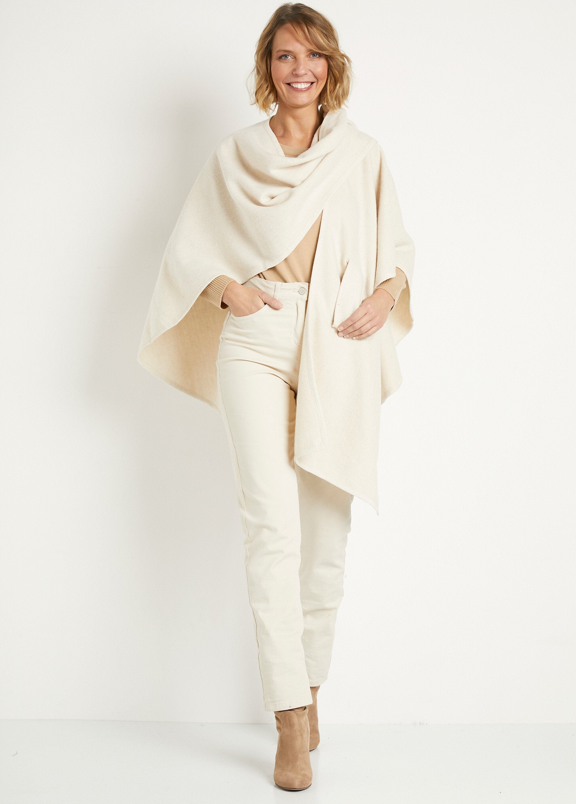 Poncho_in_warm_fabric_with_tone-on-tone_bias_Beige_SF1_slim