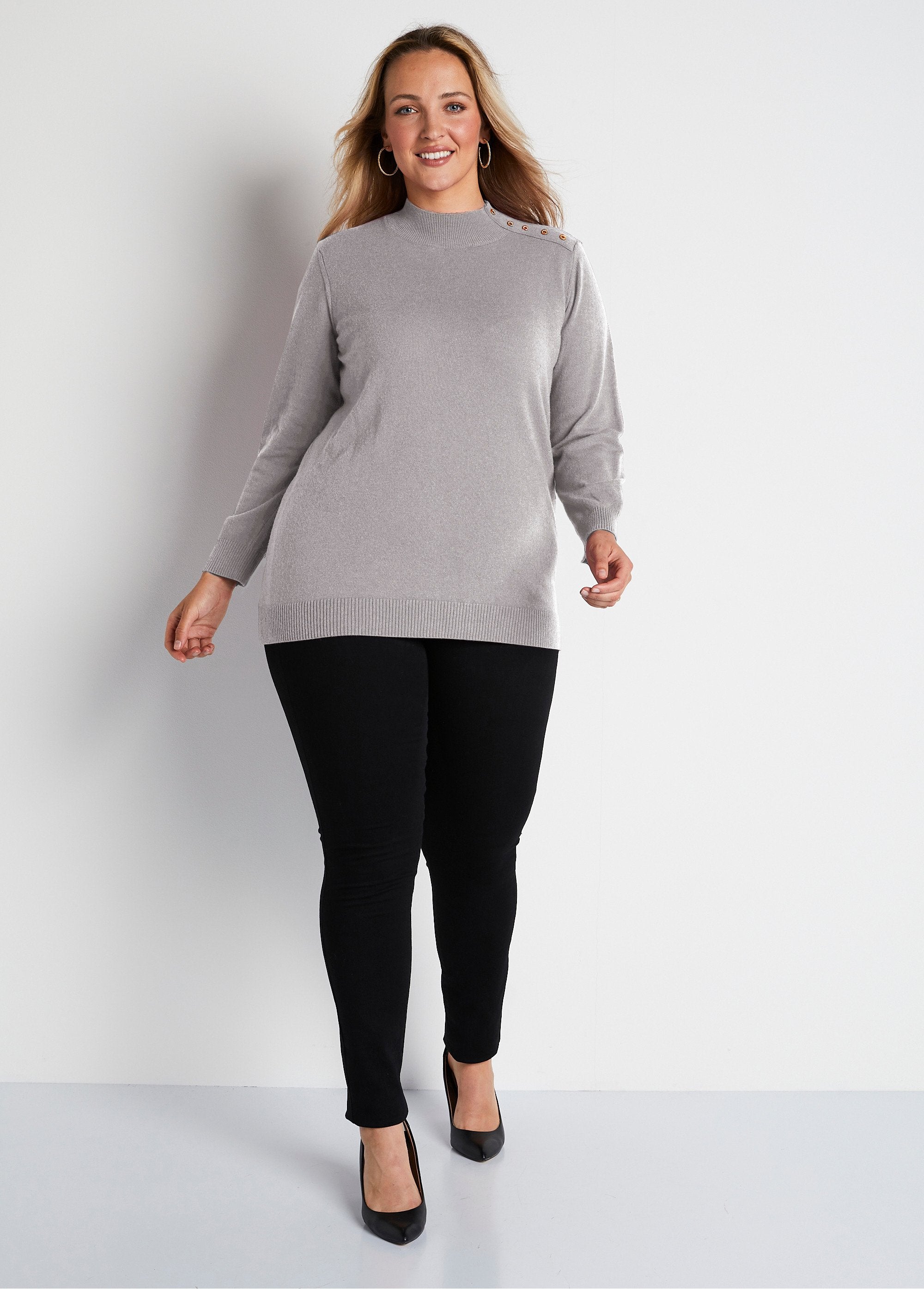 Sweater_with_recycled_fibers,_wool_and_cashmere_Gray_SF1_curvy