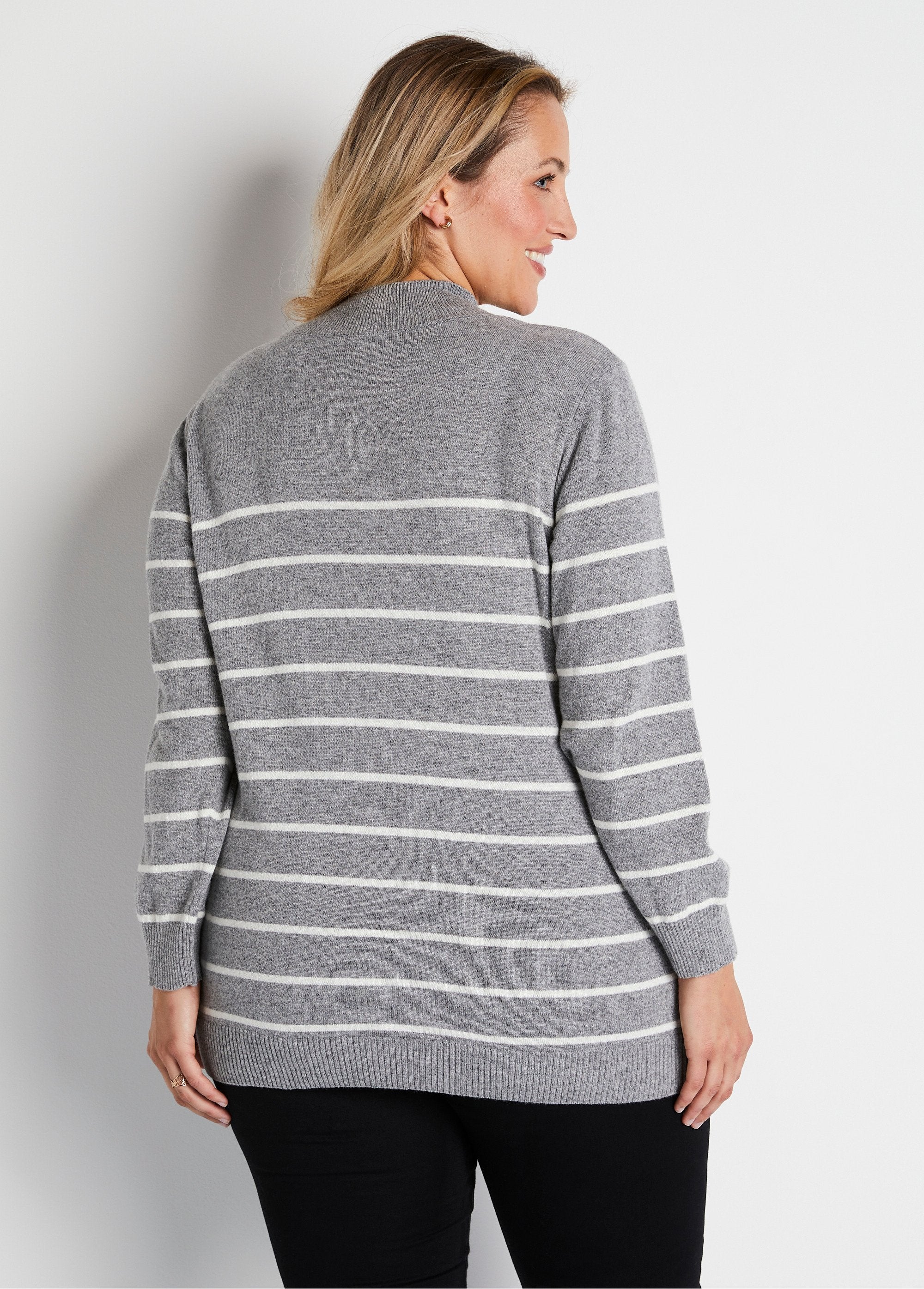 Sweater_with_recycled_fibers,_wool_and_cashmere_Ecru_stripe_DO1_curvy