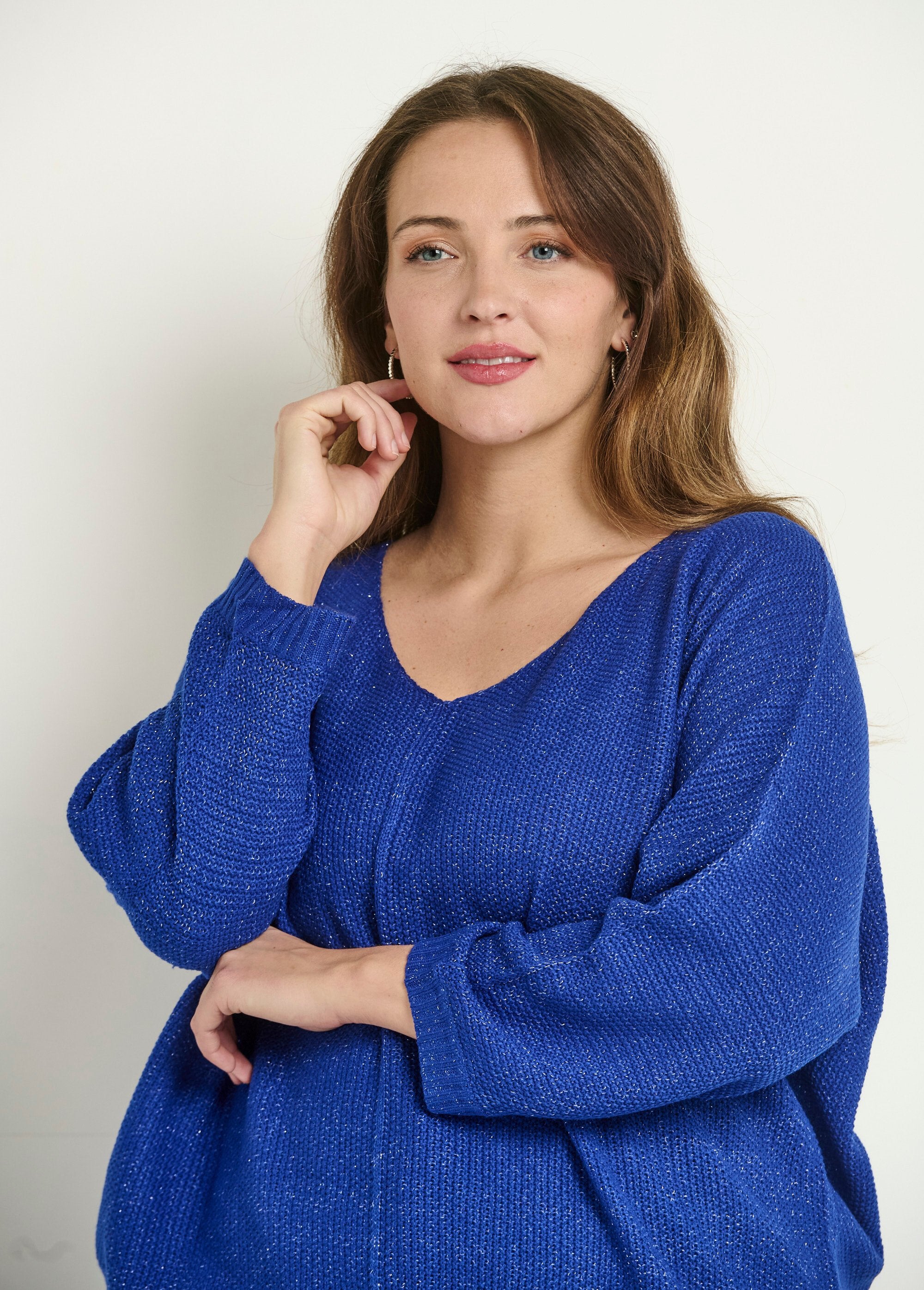 Pull_col_V_maille_fantaisie_métallisée_Bleu_DE1_curvy