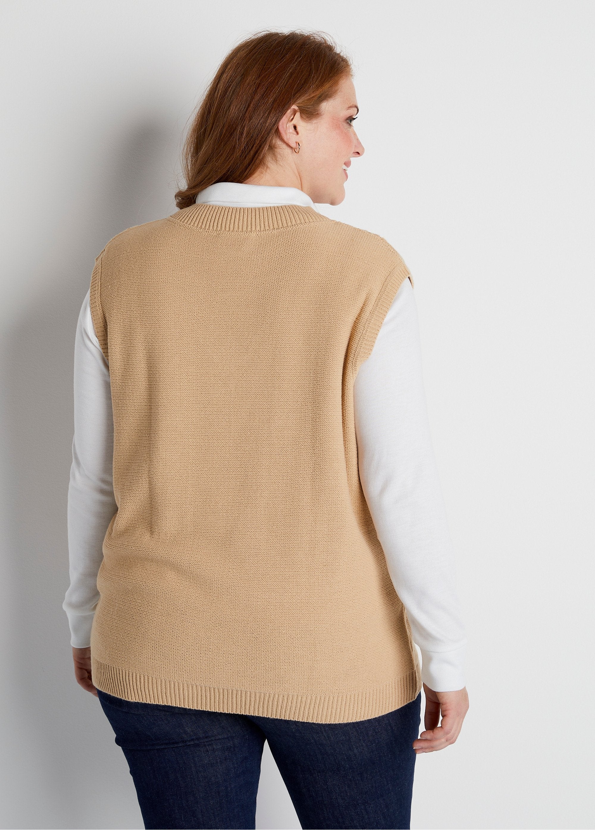 Fancy_knit_sleeveless_V-neck_sweater_Beige_DO1_curvy