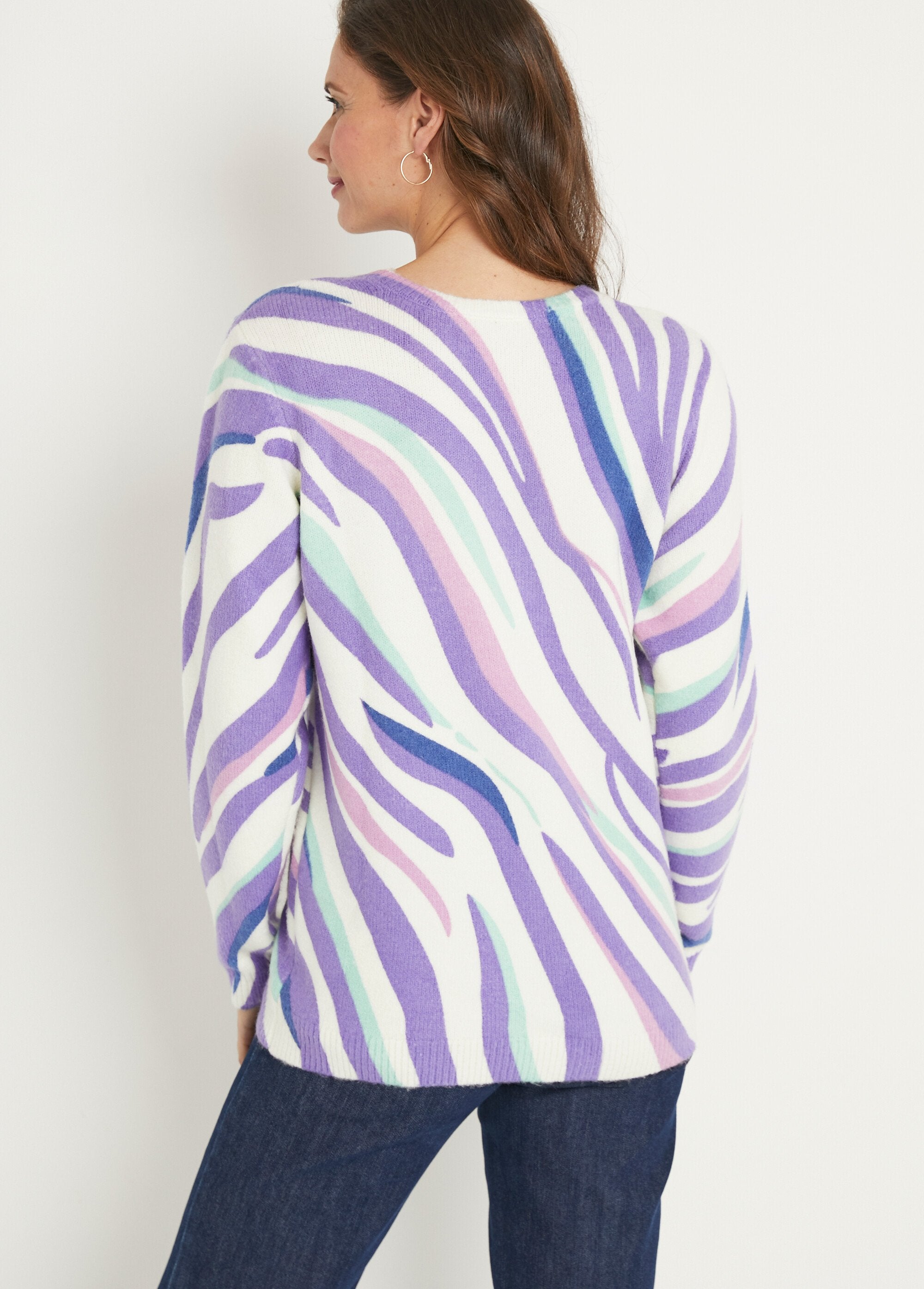 Soft_short_round-neck_graphic_sweater_Ecru_and_purple_DO1_slim