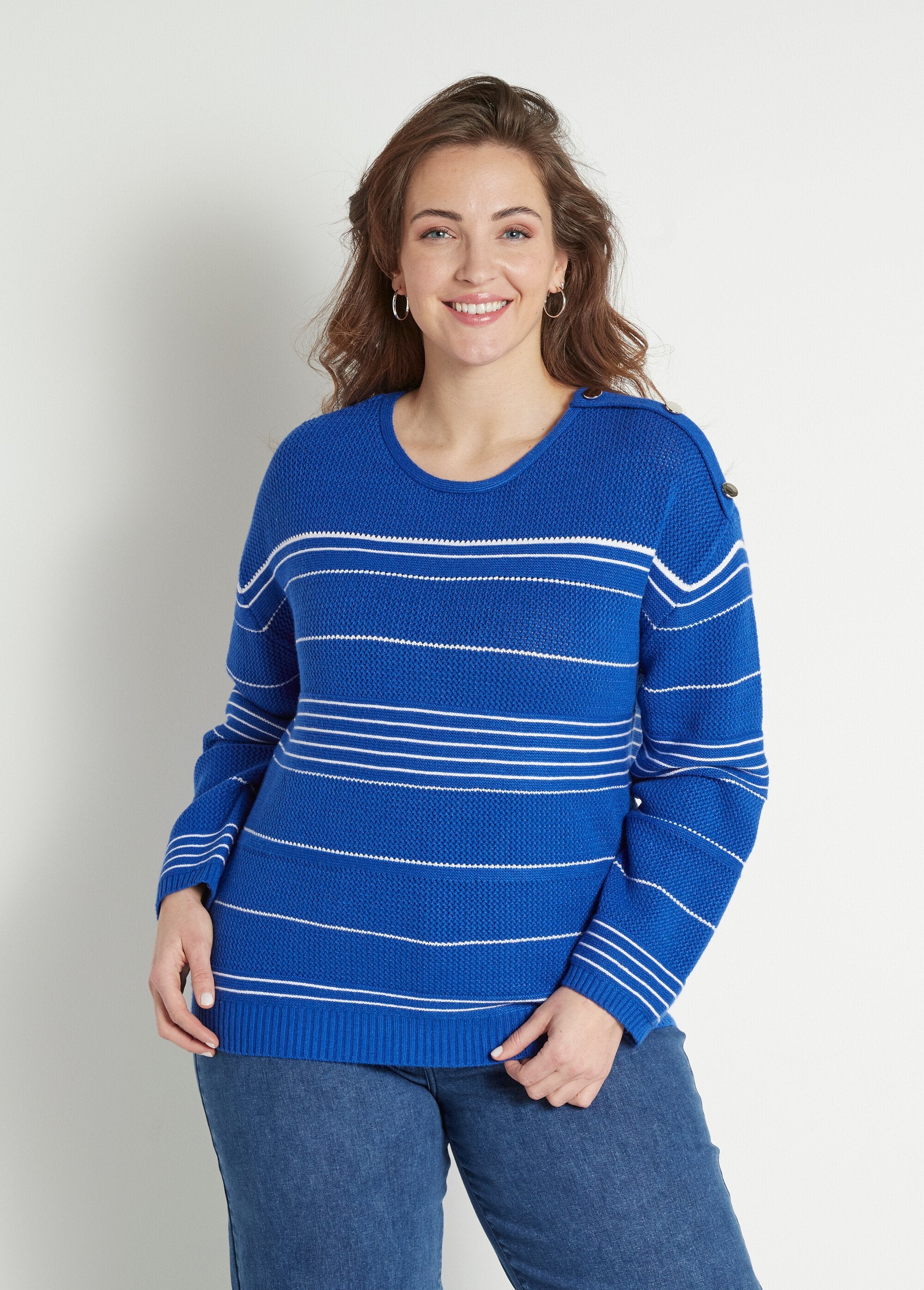 Soft_striped_crew_neck_sweater_with_sailor_style_Hard_blue_and_white_FA1_curvy