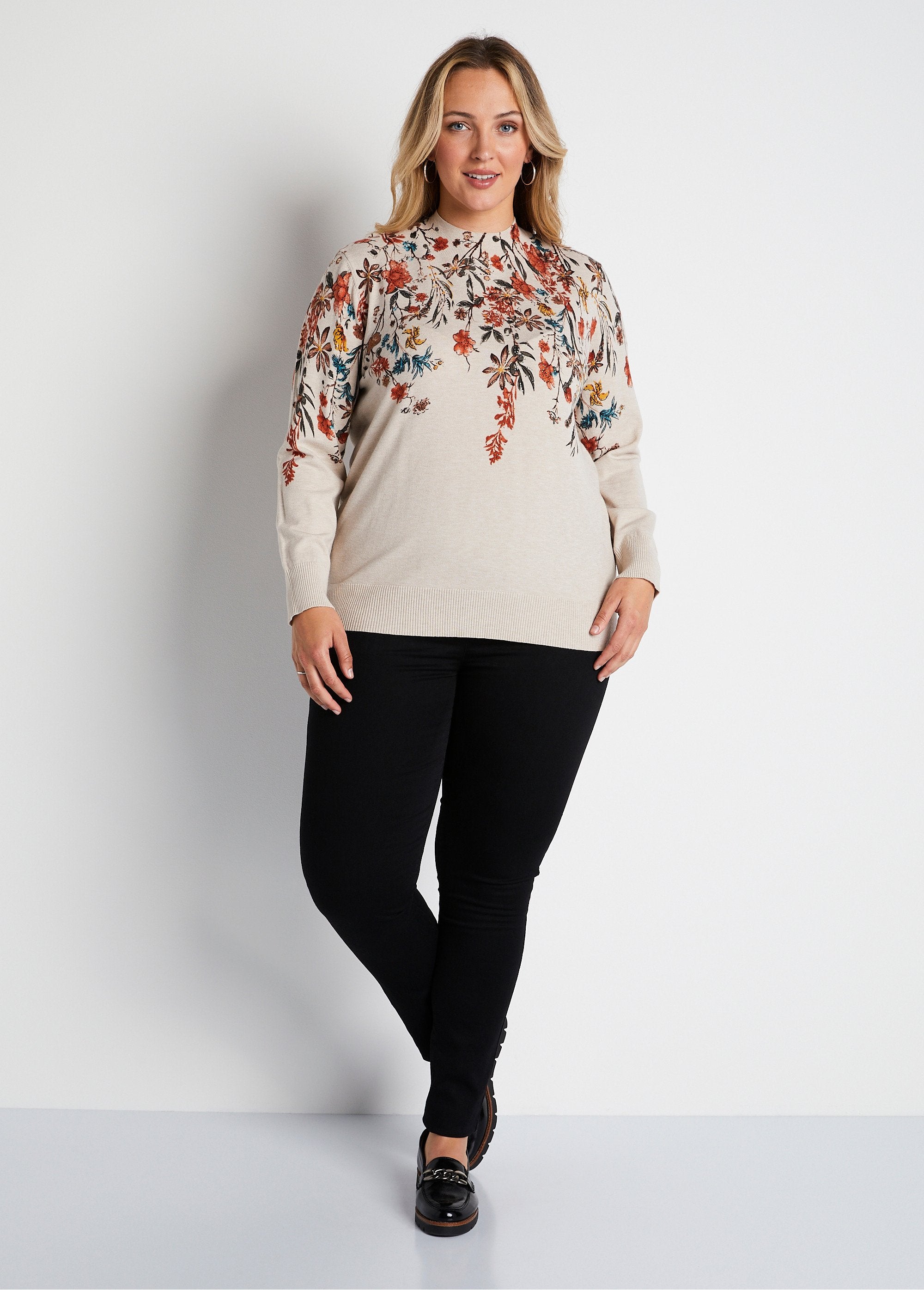 Printed_sweater_with_high_neck_rhinestones_Beige_background_SF1_curvy