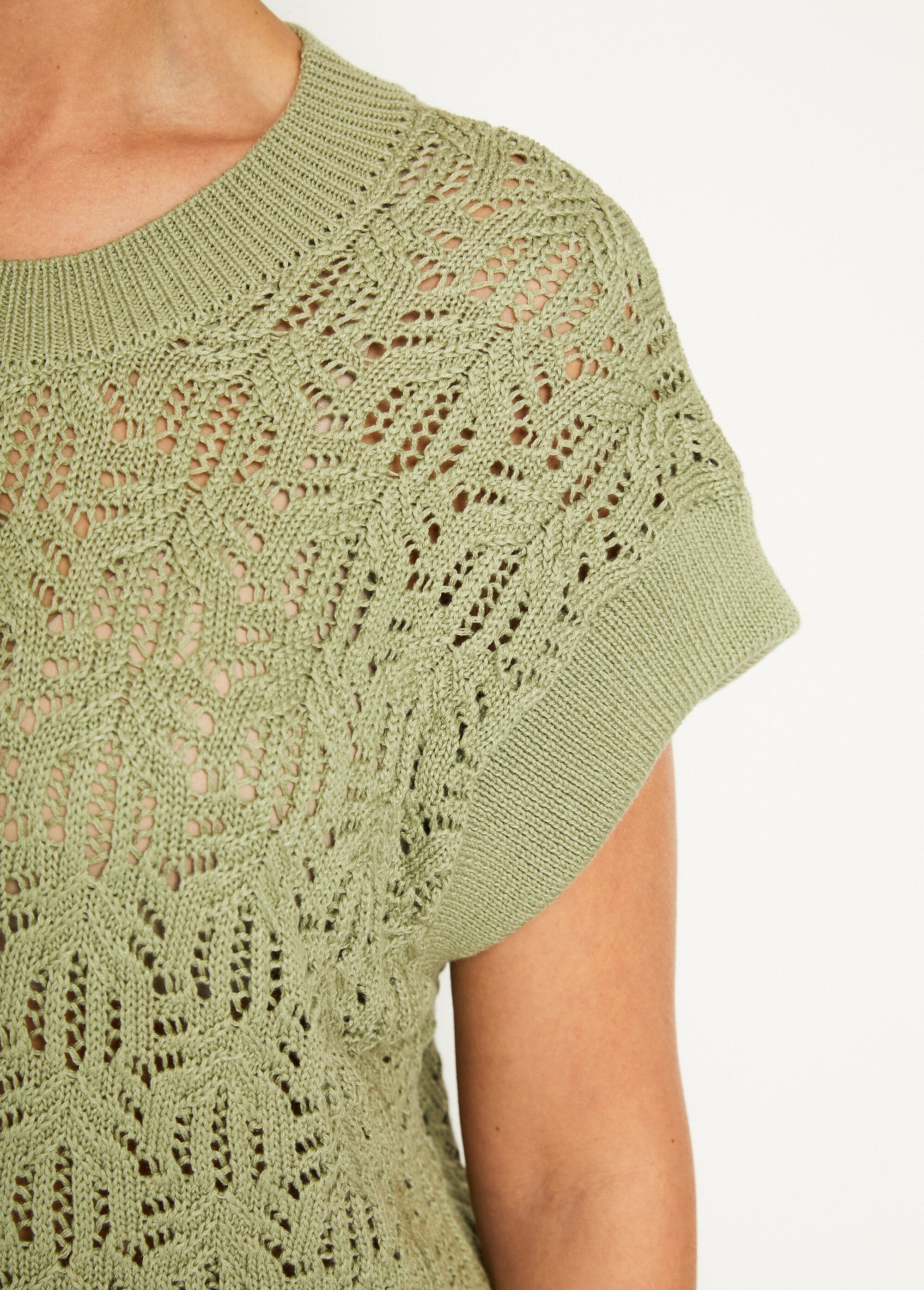 Short-sleeved_openwork_knit_sweater_Khaki_DE3_slim