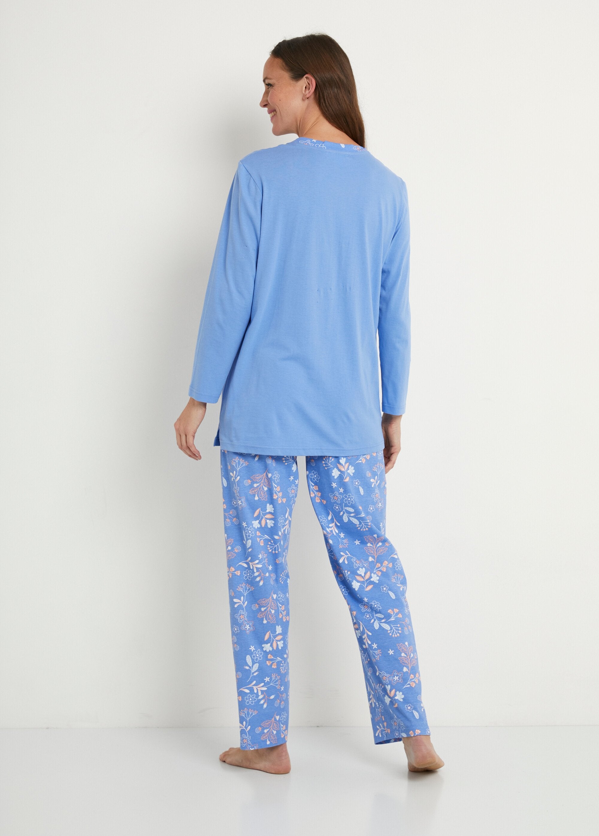 Long-sleeved_pyjamas_in_plain_floral_cotton_Blue_and_pink_print_DO1_slim