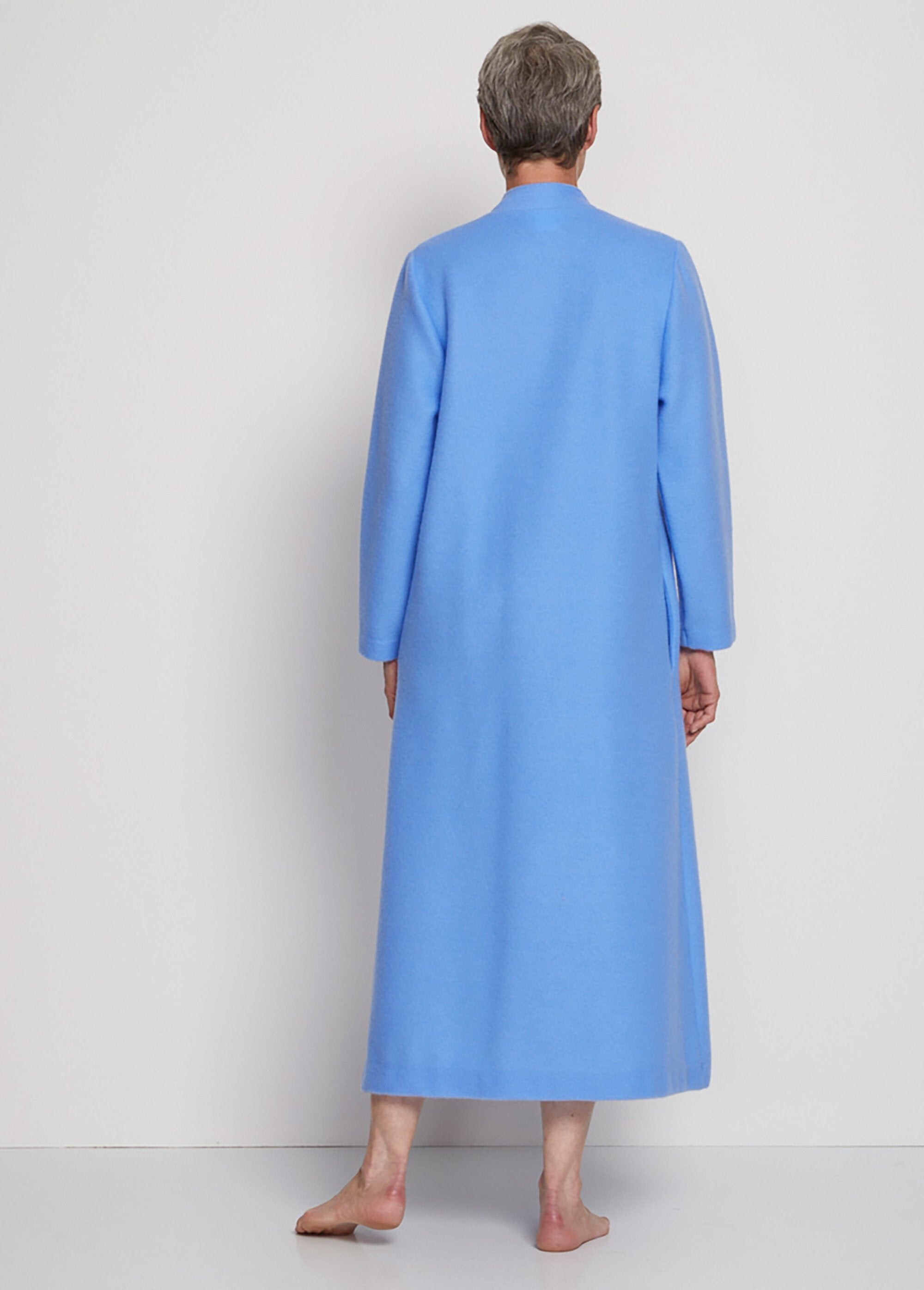 Courtelle®_zipped_knit_bathrobe_Blue_DO1_slim