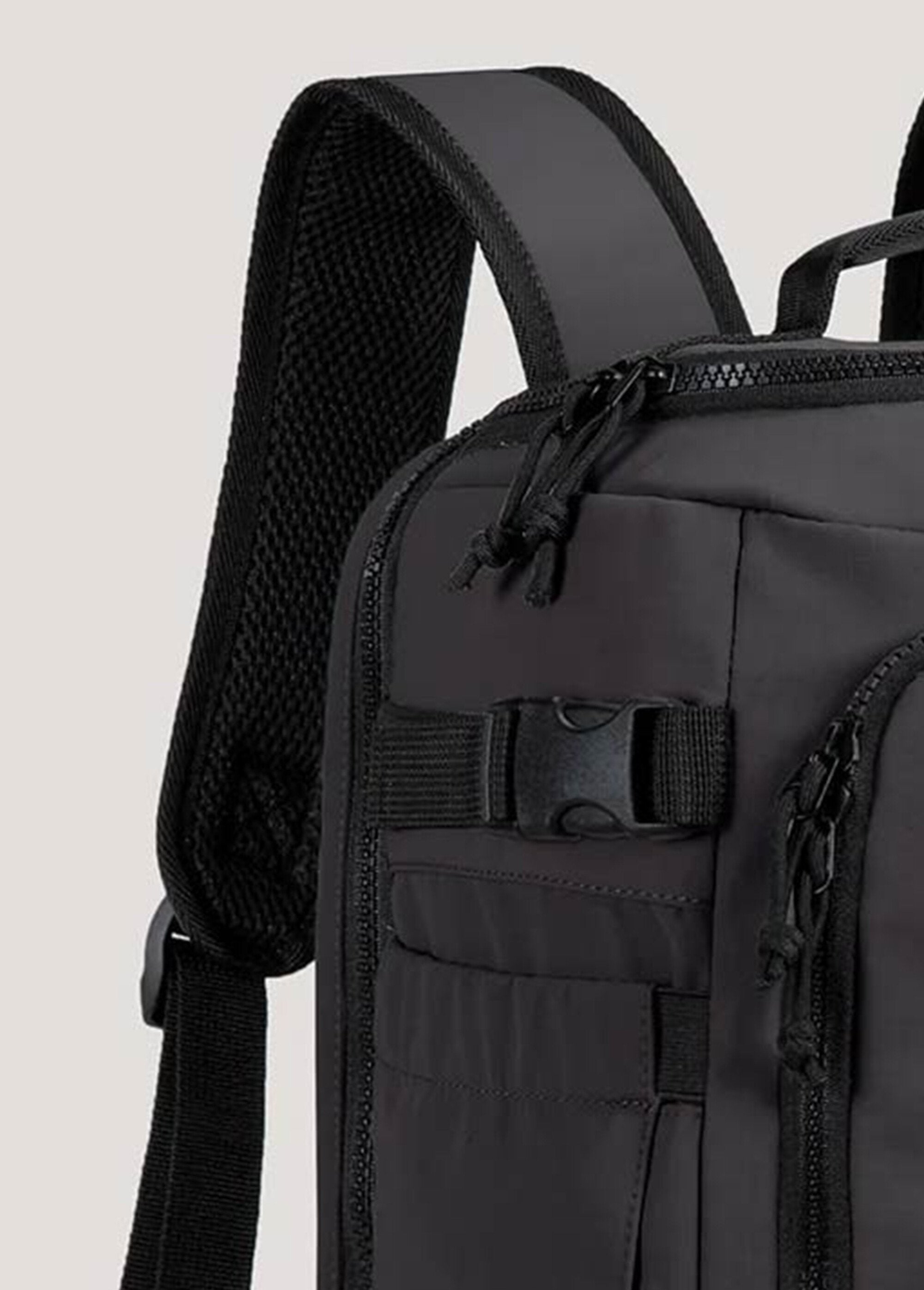 Multi-pocket_travel_backpack_Black_DE1_slim