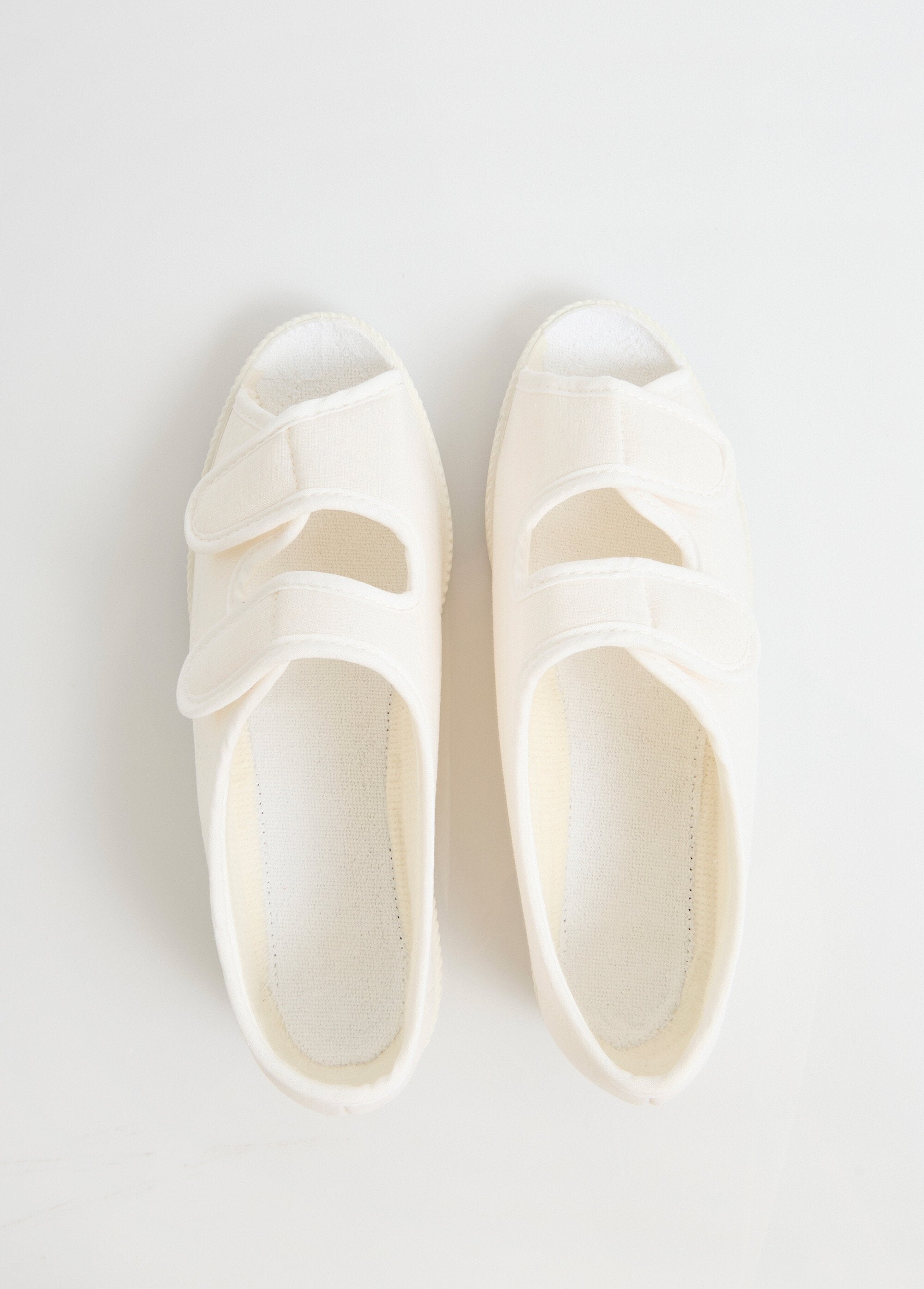 Open_toe_comfort_width_sandals_White_OV1_slim