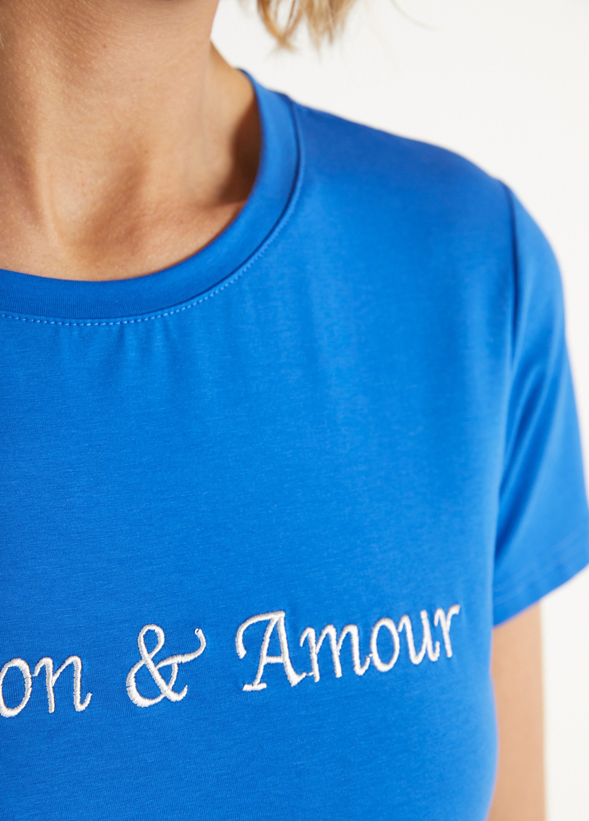 Short_sleeve_message_t-shirt_Blue_DE2_slim