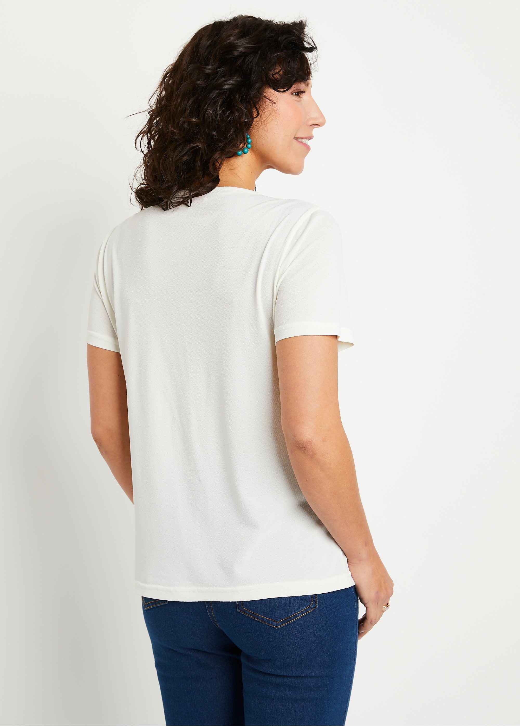 Short_white_t-shirt_with_pattern_Ecru_background_DO1_slim