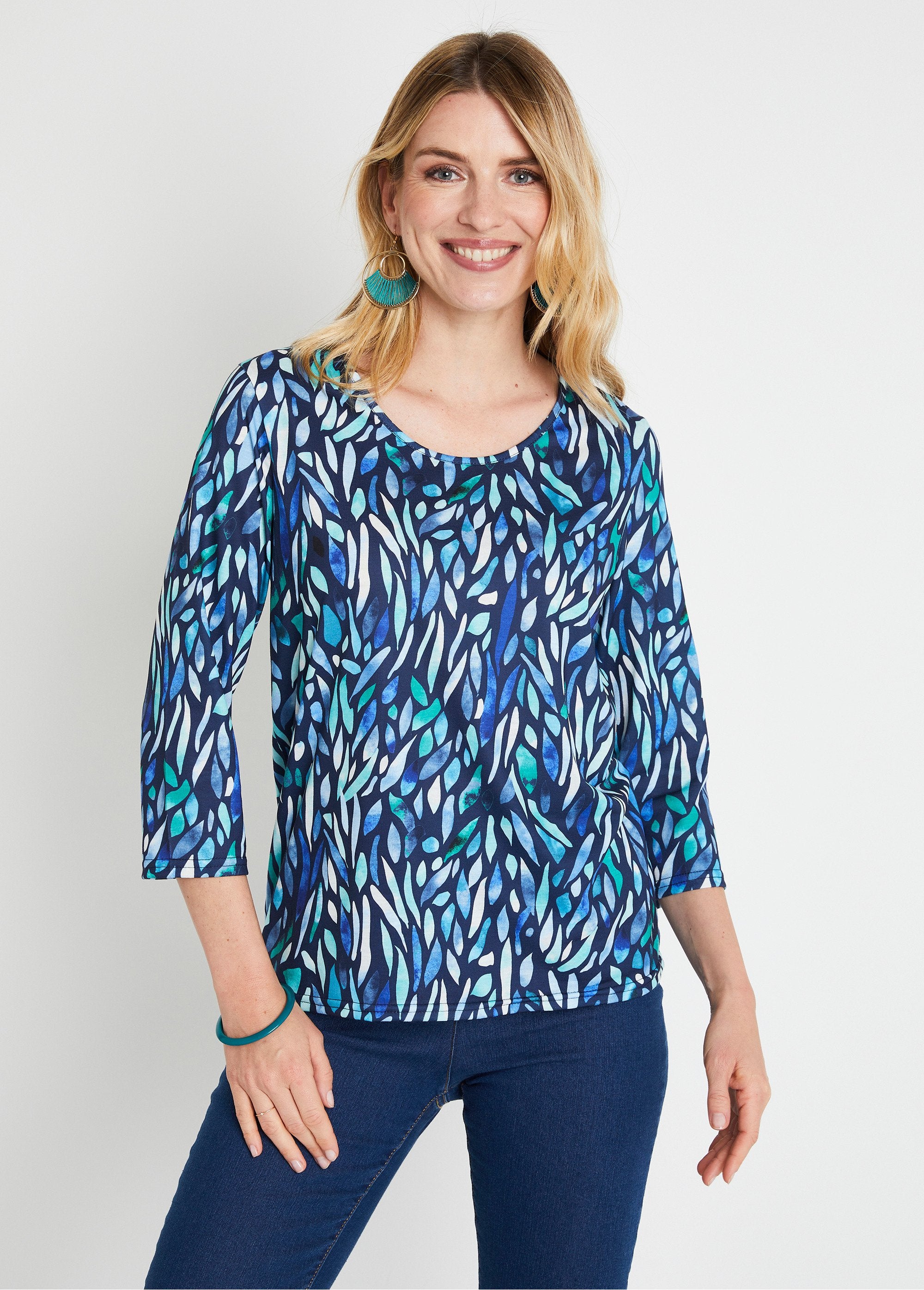 Short_T-shirt_with_fancy_print_round_neck_Blue_and_green_FA1_slim