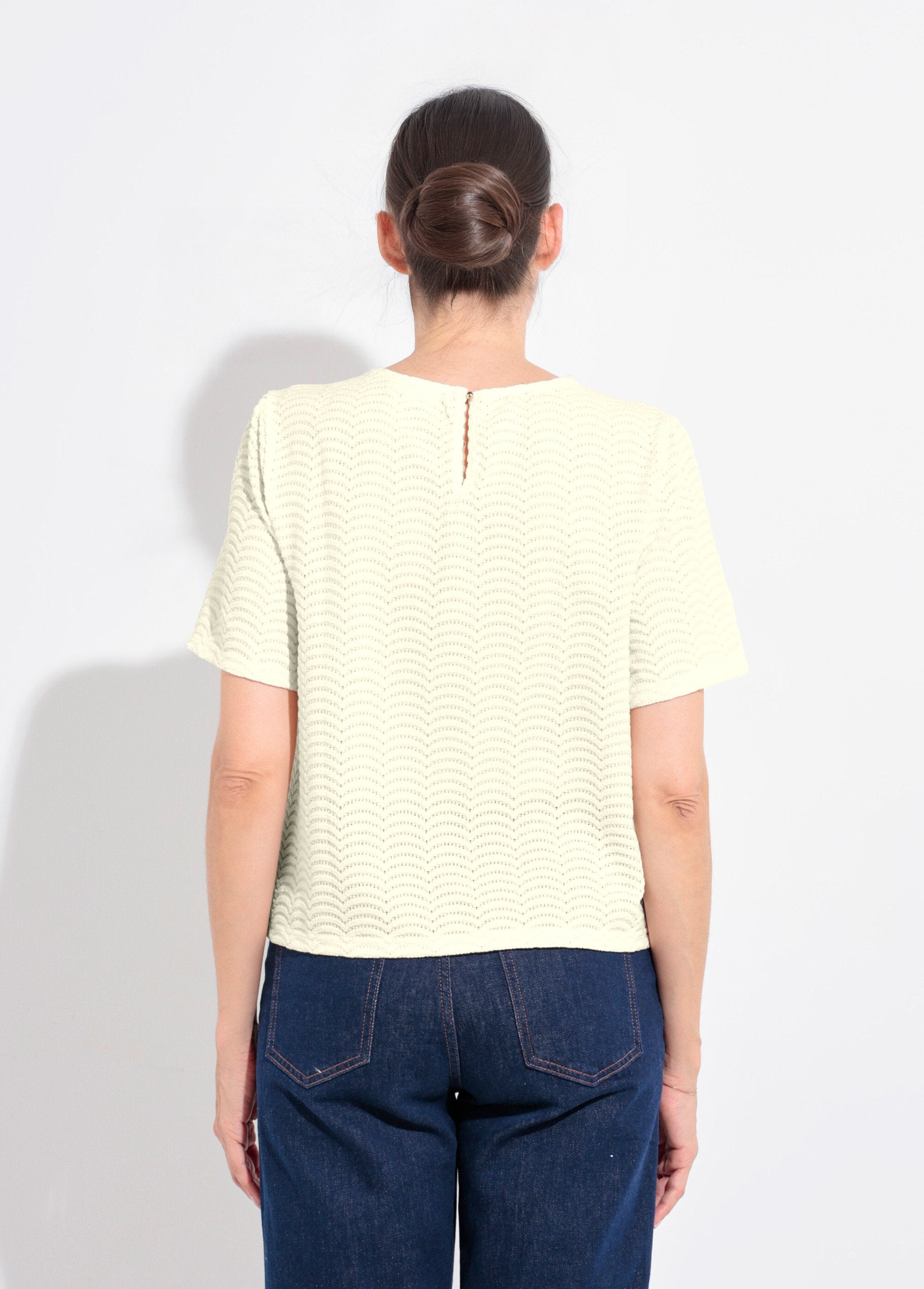 Scale_pattern_embossed_mesh_T-shirt_Beige_DO1_slim