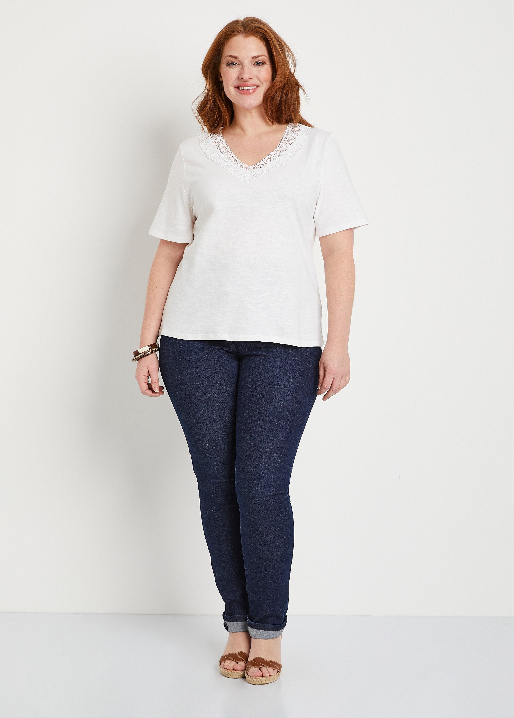 Short-sleeved_cotton_and_macramé_T-shirt_White_SF1_curvy