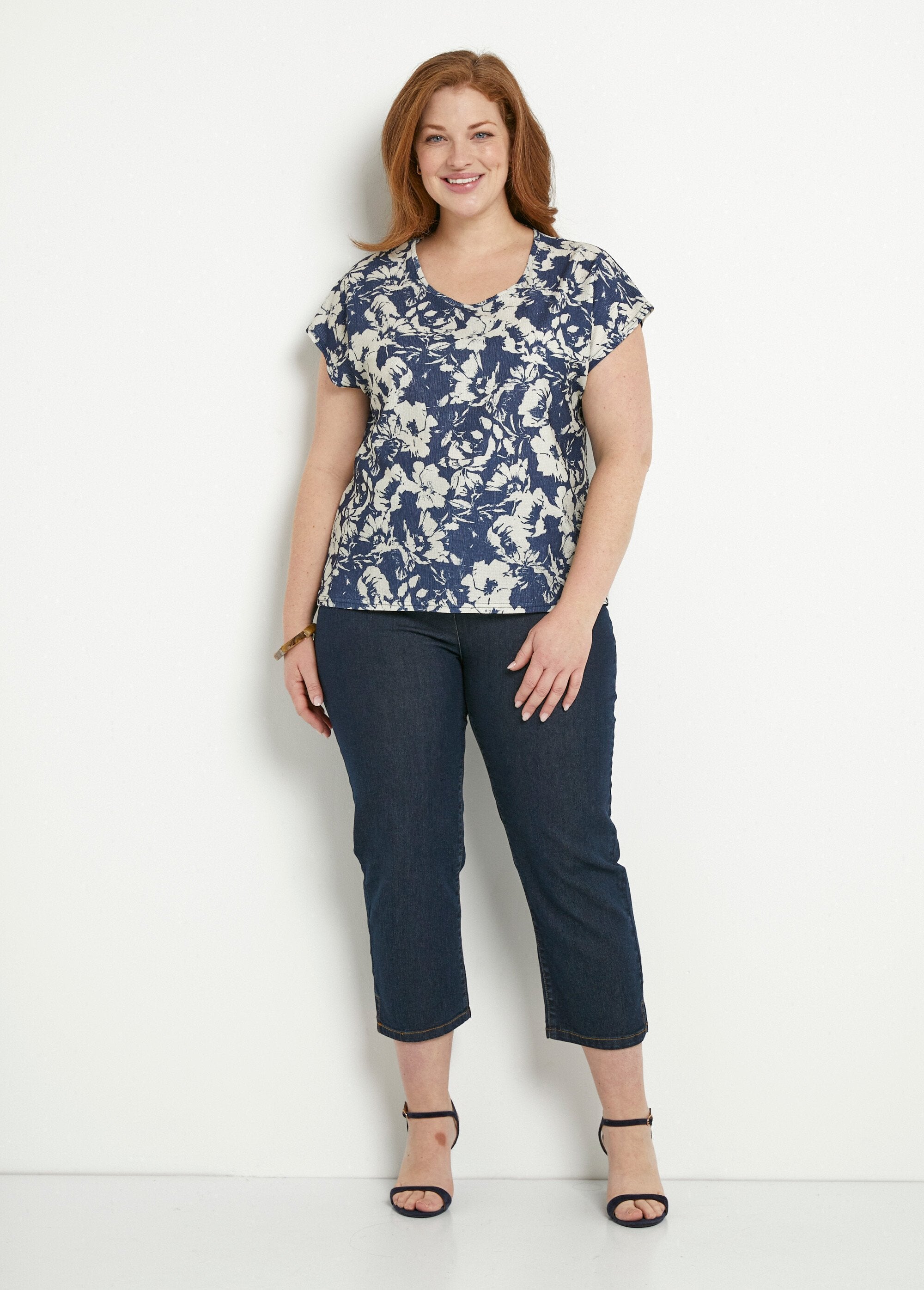 Plain_or_floral_print_short-sleeved_T-shirt_Navy_and_beige_SF1_curvy