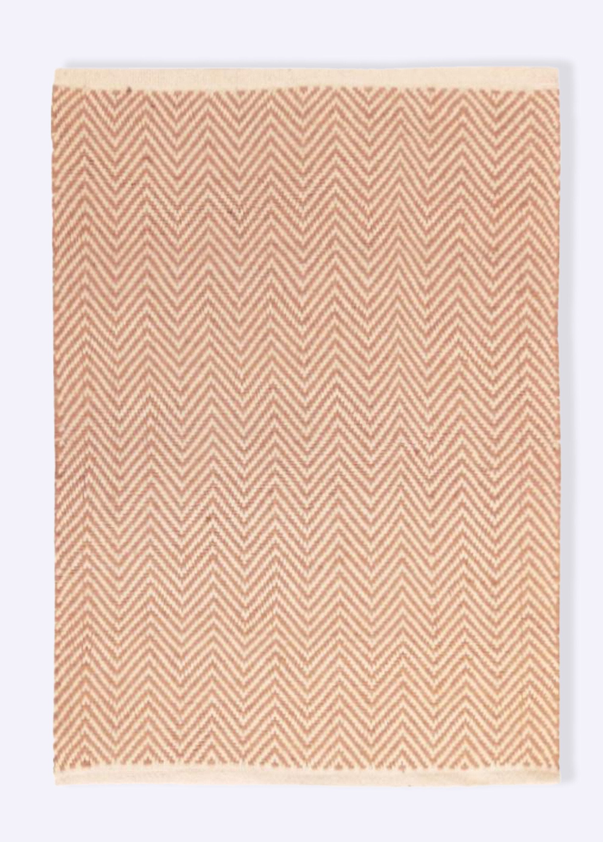 Chevron_pattern_slate_rug_90x60cm_Beige_FA1_slim