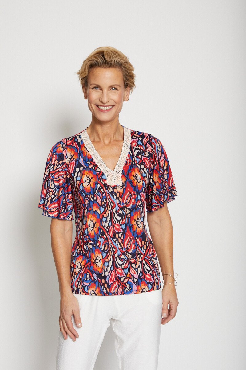 Loose-fitting_short_t-shirt_with_macramé_finish_Blue_and_red_FA1_slim