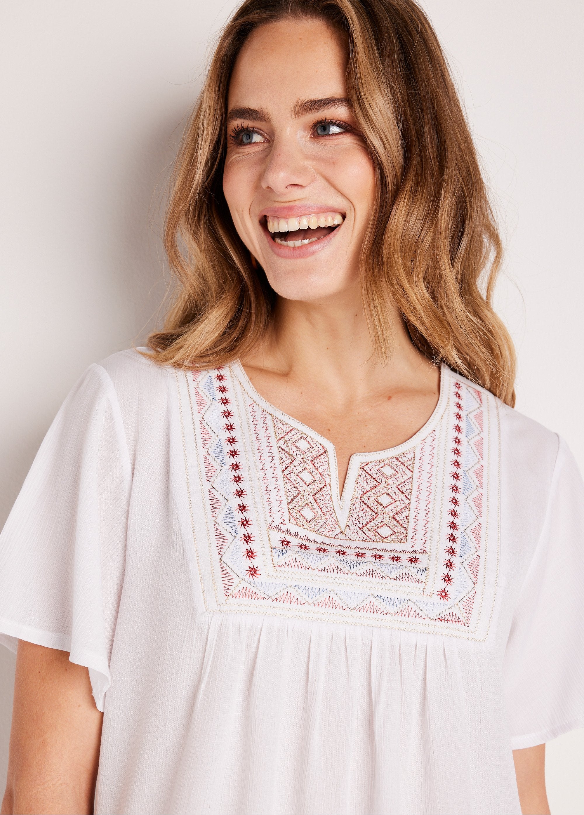 Long_embroidered_loose_tunic_White_DE1_slim