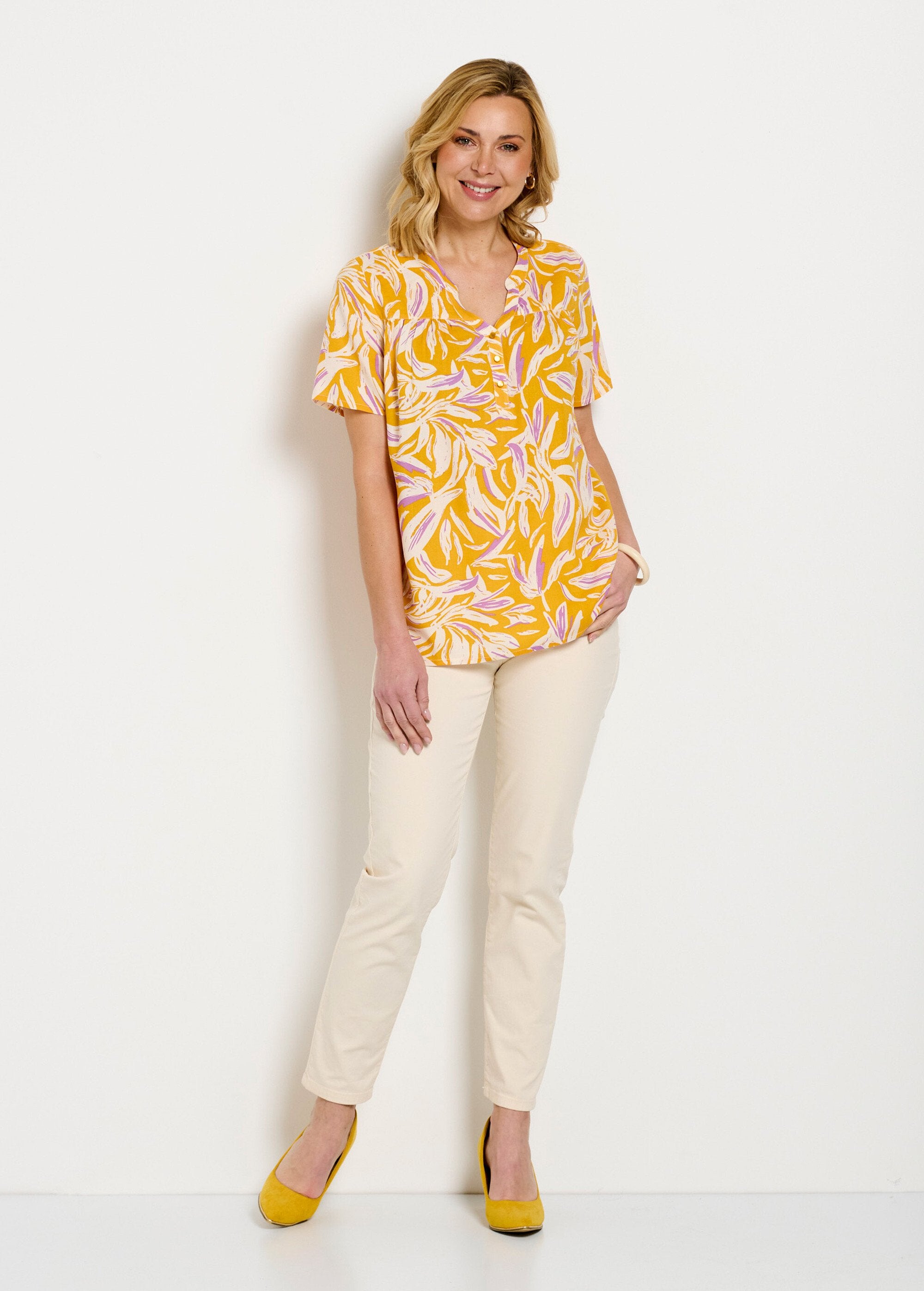 Loose_printed_buttoned_V-neck_tunic_Yellow_and_white_SF1_slim