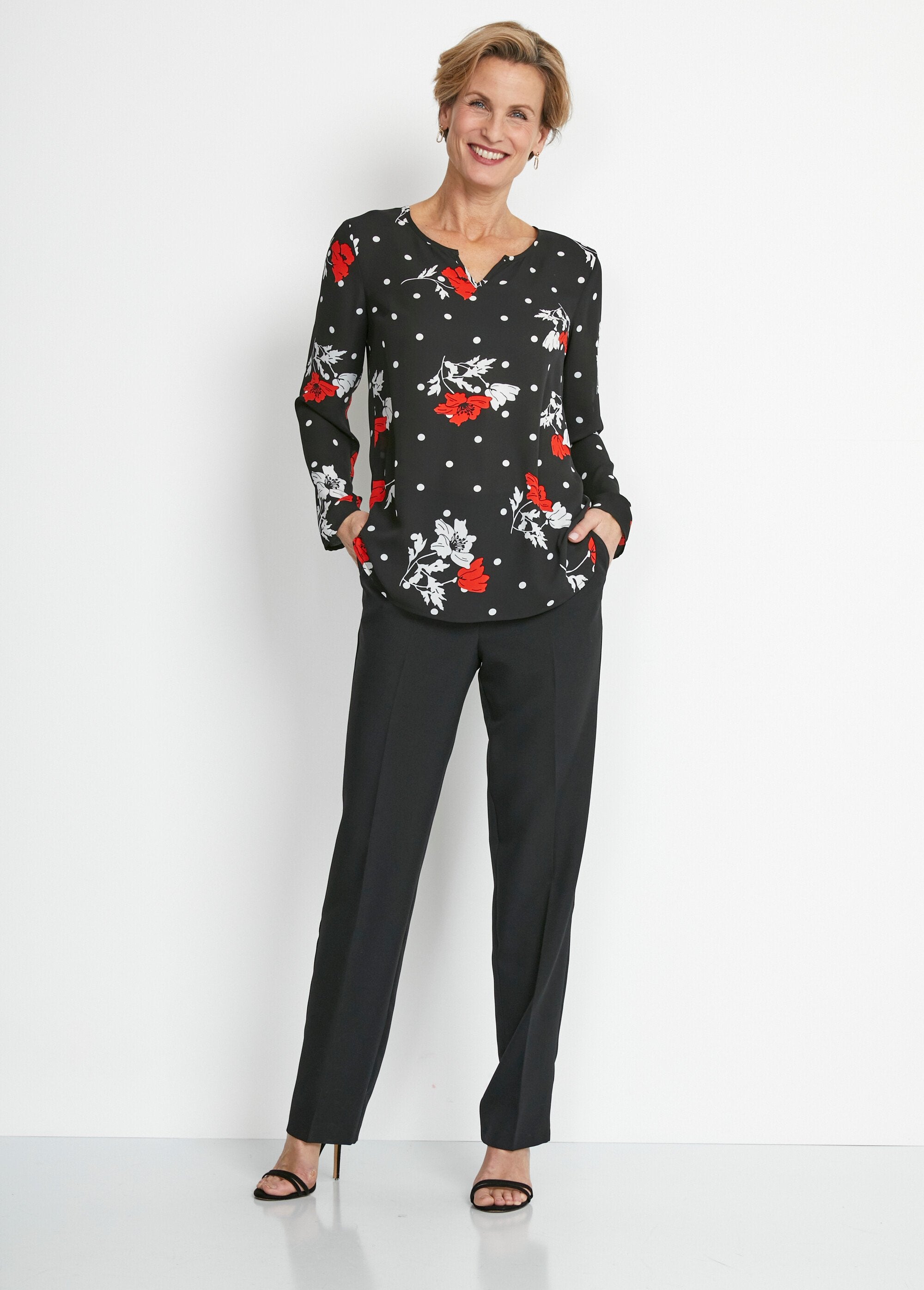 Short_straight_floral_tunic_Black_background_SF1_slim