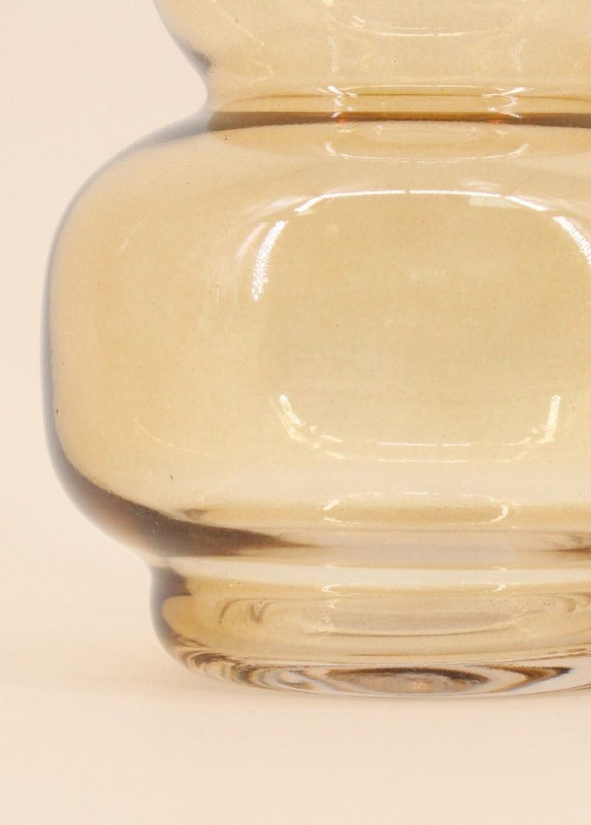 Vase_made_of_tinted_glass,_curved_shape_Amber_DE2_slim