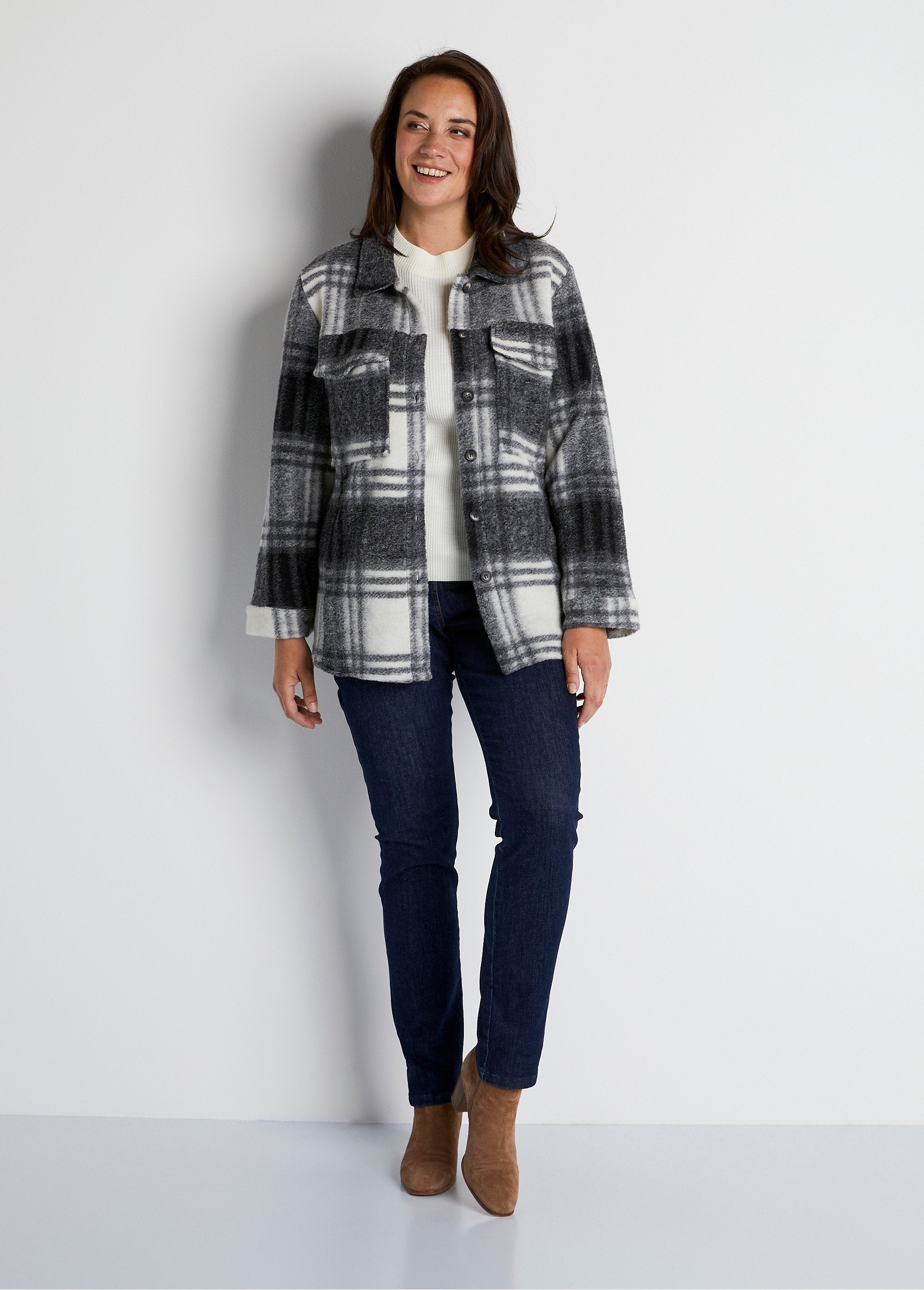 Warm_knit_check_overshirt_jacket_Gray_tiles_SF1_curvy